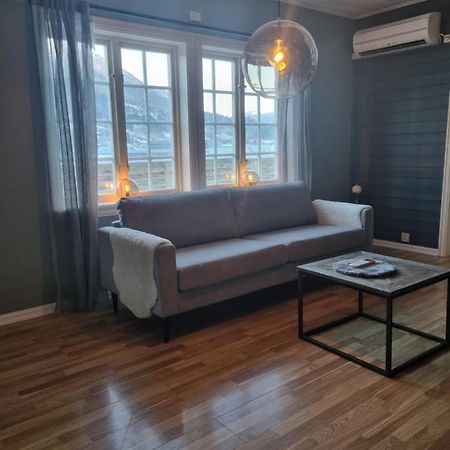 Stor Leilighet Med 4 Senger Sentralt I Forde Exteriör bild