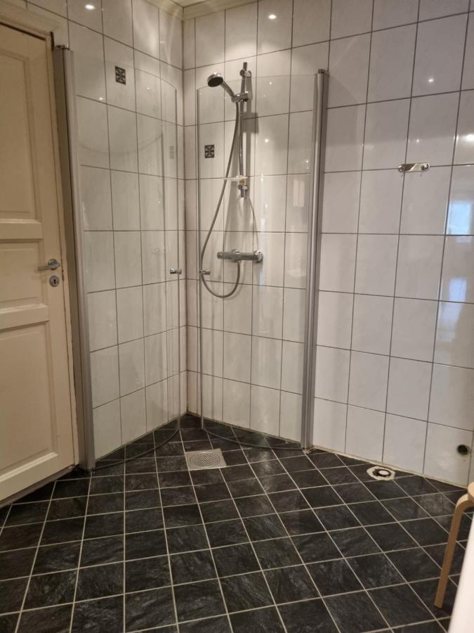 Stor Leilighet Med 4 Senger Sentralt I Forde Exteriör bild