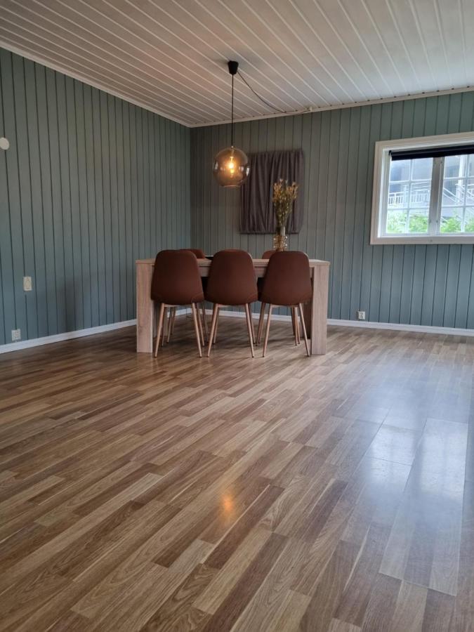 Stor Leilighet Med 4 Senger Sentralt I Forde Exteriör bild